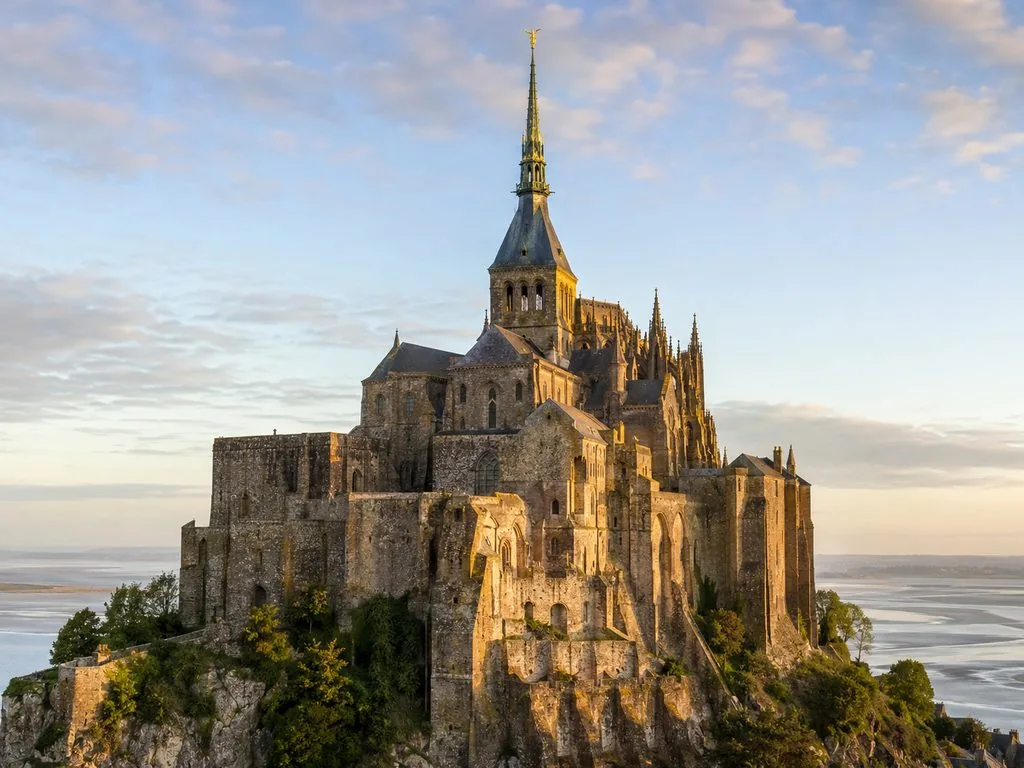 Die Abtei Mont-Saint-Michel vom Watt aus gesehen